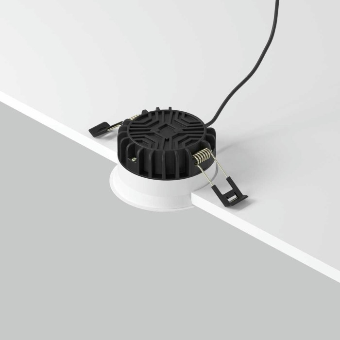 Встраиваемый светильник Maytoni Technical Downlight DL055-8W3K-SEN-W