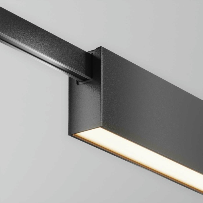 Трековый светильник Maytoni Technical Basis TR151-1-18W3K-B