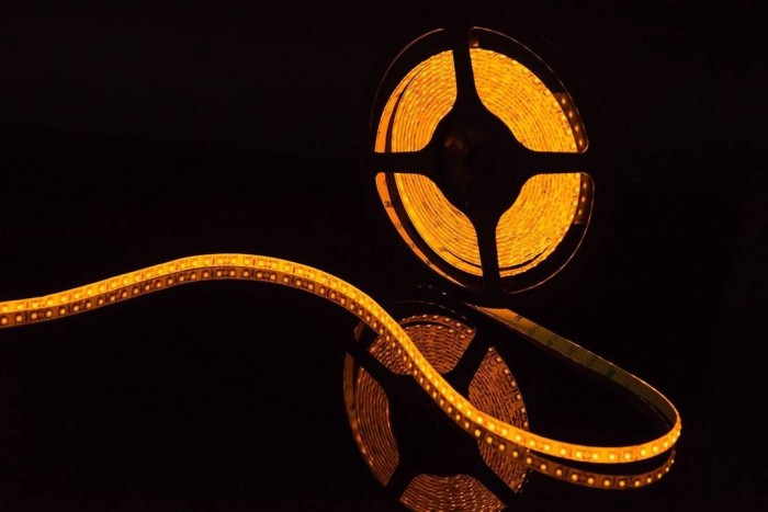 Светодиодная влагозащищенная лента SWG 9,6W/m 120LED/m 3528SMD желтый 5M 000966