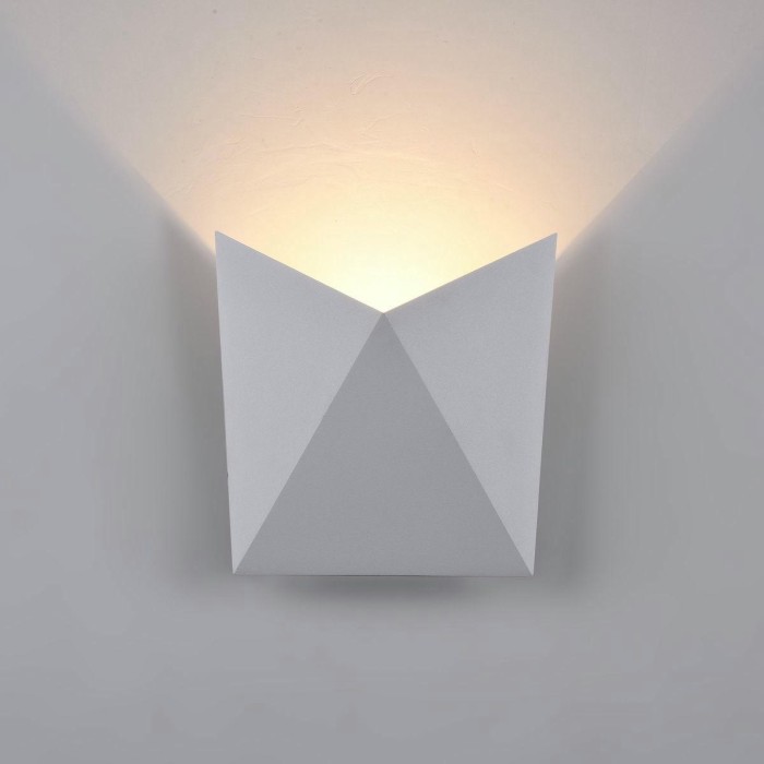 Уличный настенный светодиодный светильник Maytoni Beekman O802WL-L7W