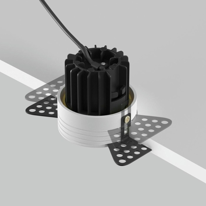 Встраиваемый светодиодный светильник Maytoni Round DL058-7W4K-TRS-BS