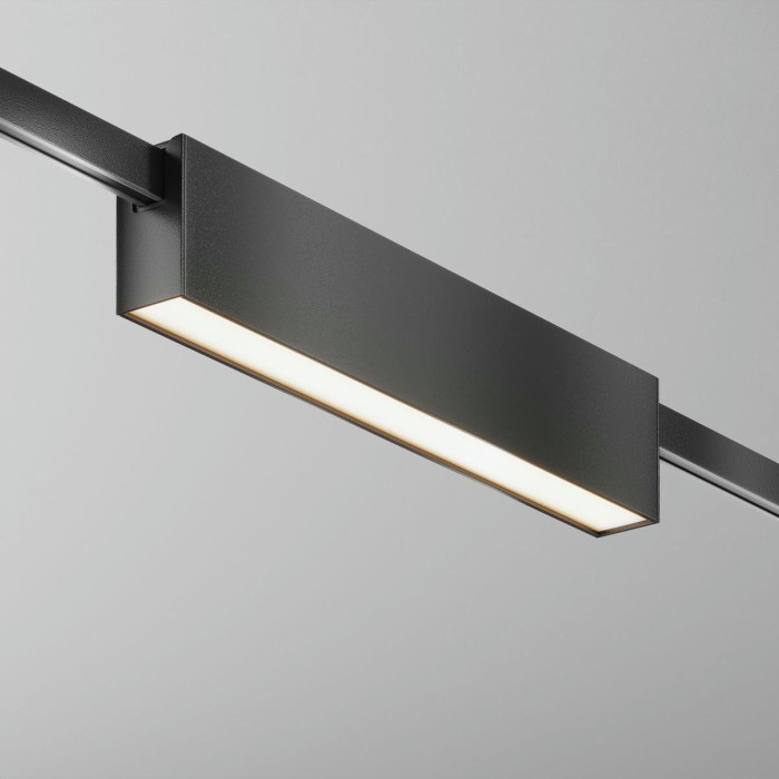 Трековый светодиодный светильник Maytoni Flarity Basis TR151-1-12W4K-B